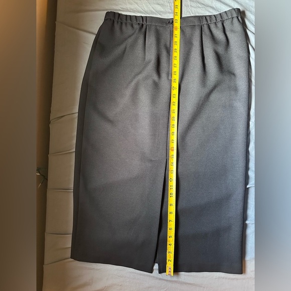 Alfred Gray Knee-Length Pencil Skirt with Slit Size 16 - Picture 5 of 6